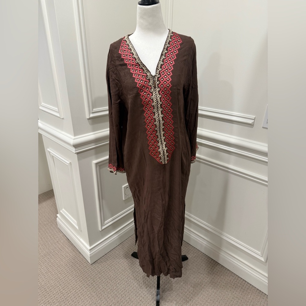 Oscar de la renta. Kaftan with Red Embroidery. House dress or beach cover. Sz.S